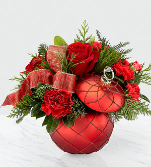 THE FTD® CHRISTMAS MAGIC™ BOUQUET 18-C5