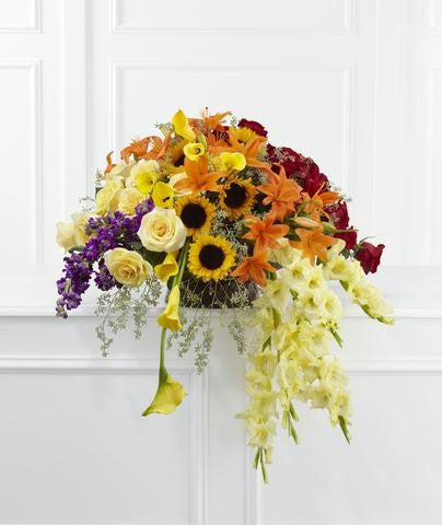 The FTD Peaceful Tribute Arrangement (S41-4533)